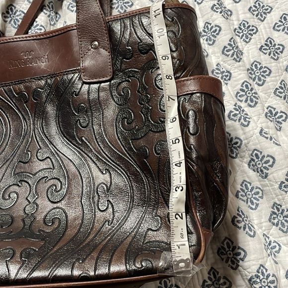 Rare King Ranch Saddle Shop Docil Cargo Tote - Picture 14 of 15